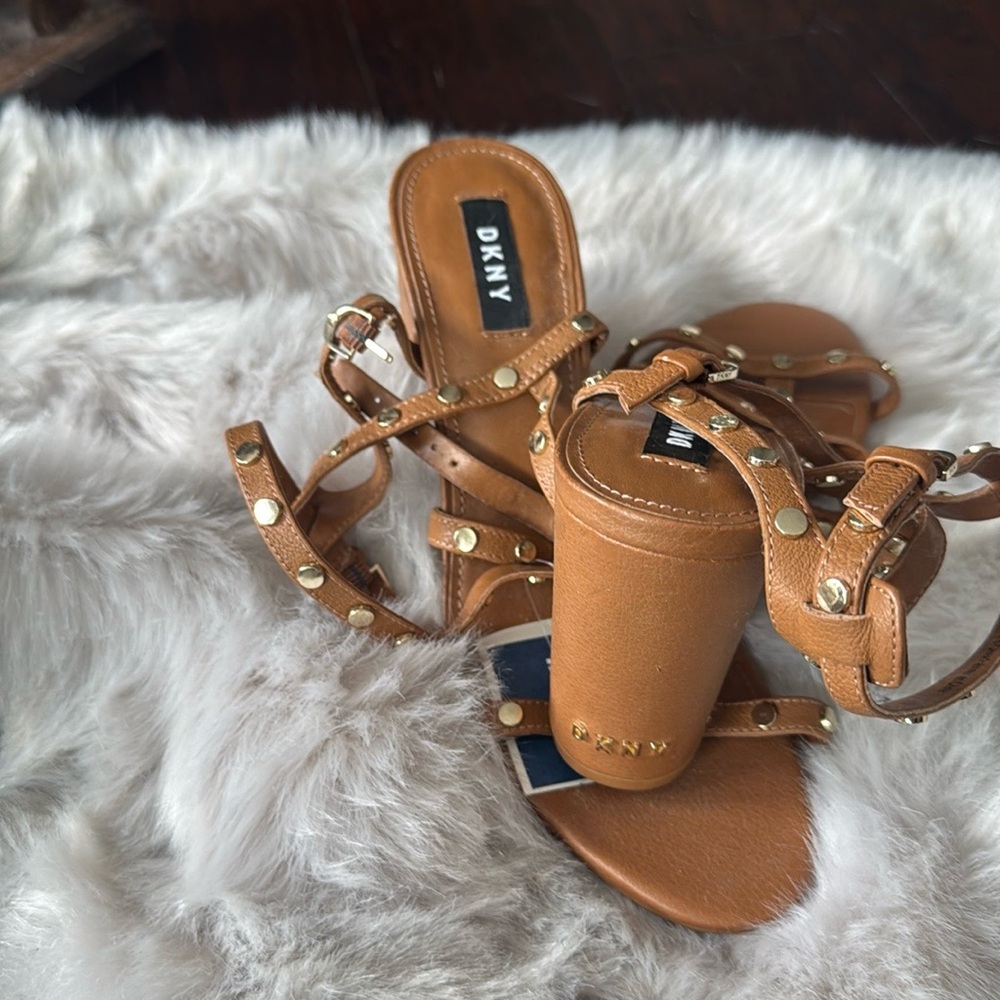 DKNY sandles